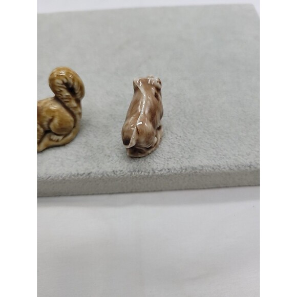 2 Wade Whimsies Figurines Squirrel & Pig  Mini porcelain animals - Picture 7 of 16